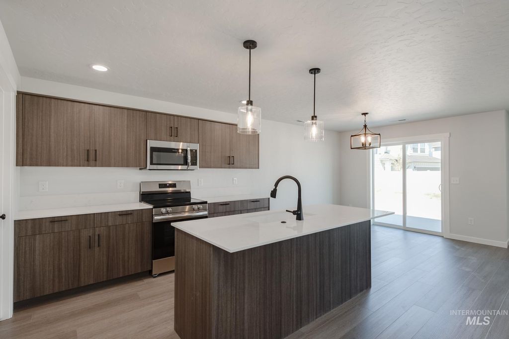 Photo of 872 N Mirror Creek Way, Meridian, ID 83642 (MLS # 98965846)