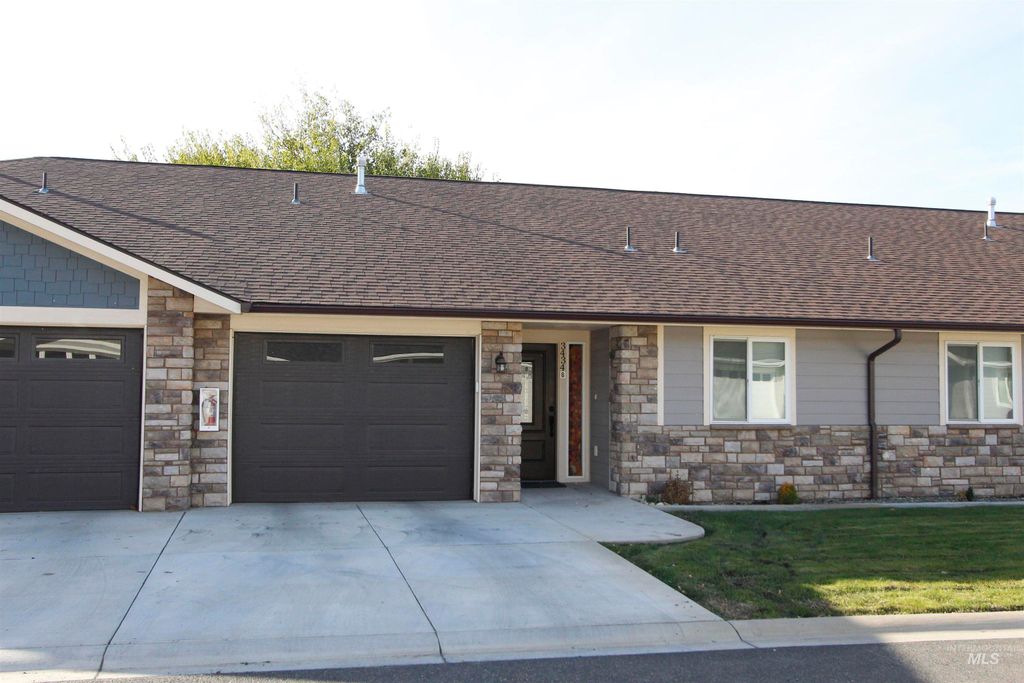 Photo of 3434 5th St #B, Lewiston, ID 83501 (MLS # 98965615)