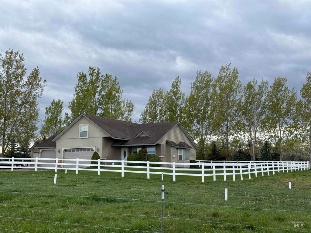 Photo of 3287 N 3137 E, Twin Falls, ID 83301 (MLS # 98982715)