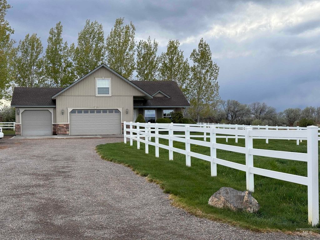 Photo of 3287 N 3137 E, Twin Falls, ID 83301 (MLS # 98982715)