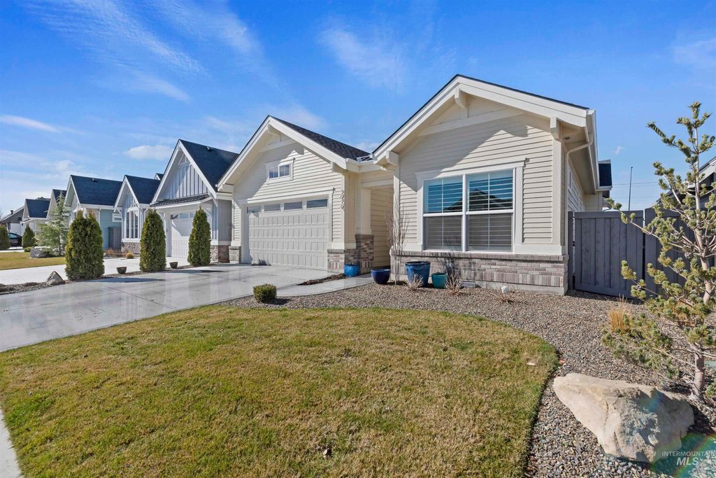 Photo of 5079 S Palation Ln, Meridian, ID 83642 (MLS # 98977681)