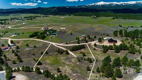 Photo of 10342 Gamann Drive, Cascade, ID 83611 (MLS # 98977622)