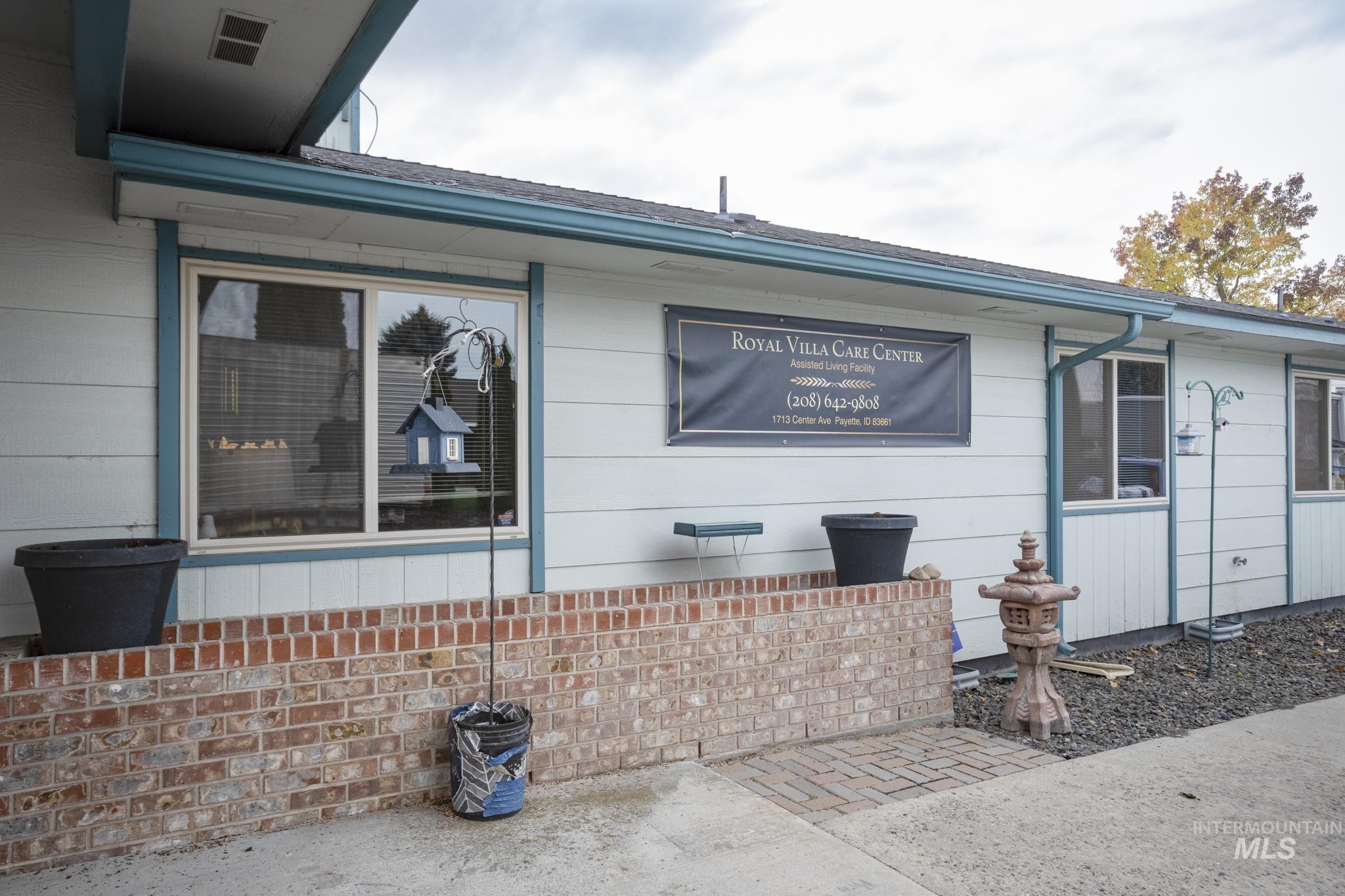 1713 Center Ave.