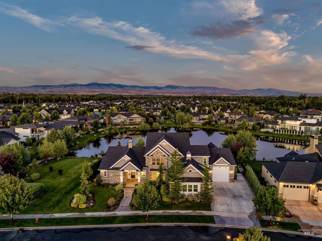 Photo of 900 S Brentbrook Ln, Eagle, ID 83616 (MLS # 98971252)