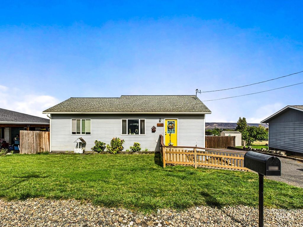 Photo of 1539 Alder Ave, Lewiston, ID 83501 (MLS # 98963928)