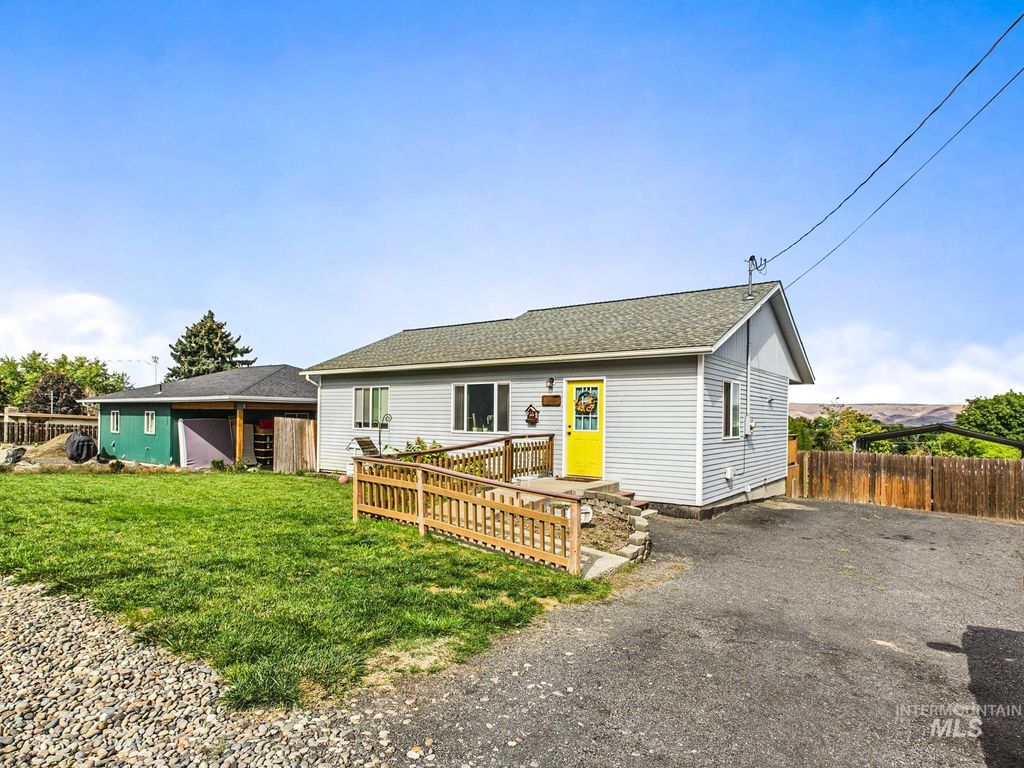 Photo of 1539 Alder Ave, Lewiston, ID 83501 (MLS # 98963928)
