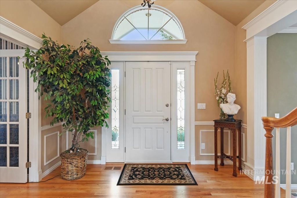 Photo of 395 E Woodlander Ct, Eagle, ID 83616 (MLS # 98975290)