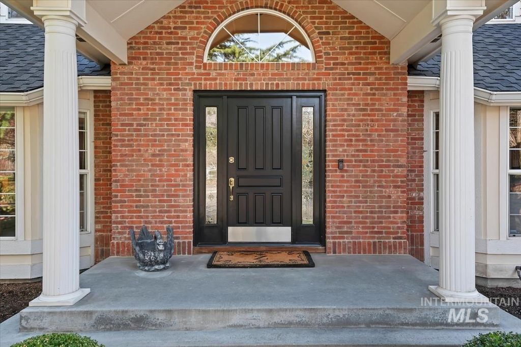 Photo of 395 E Woodlander Ct, Eagle, ID 83616 (MLS # 98975290)