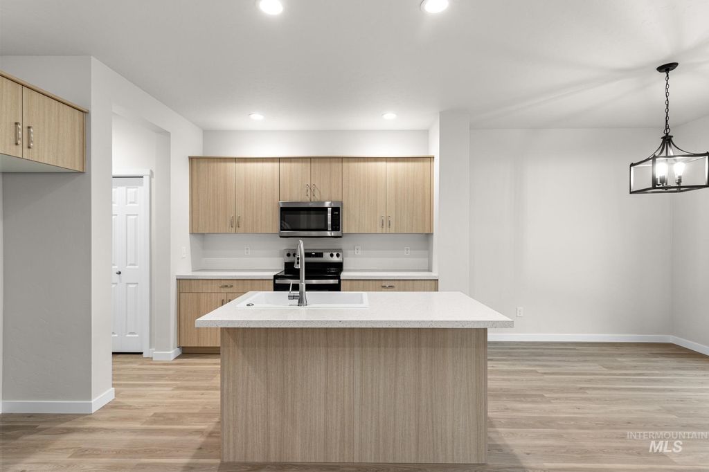 Photo of 35 S Sweetgrass Ave, Nampa, ID 83651 (MLS # 98979936)