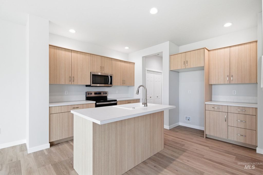 Photo of 35 S Sweetgrass Ave, Nampa, ID 83651 (MLS # 98979936)