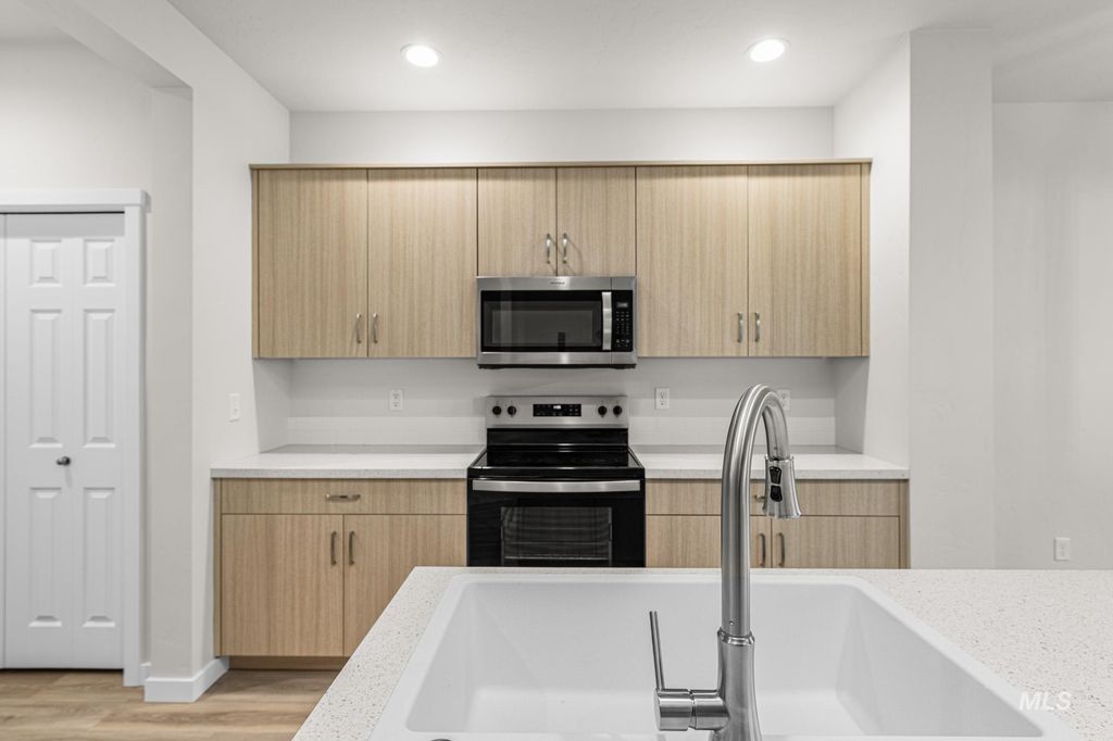 Photo of 35 S Sweetgrass Ave, Nampa, ID 83651 (MLS # 98979936)