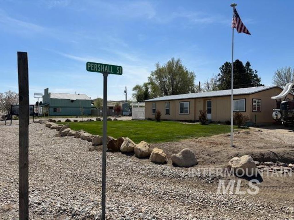 Photo of 17052 Pershall St, Murphy, ID 83650 (MLS # 98943289)