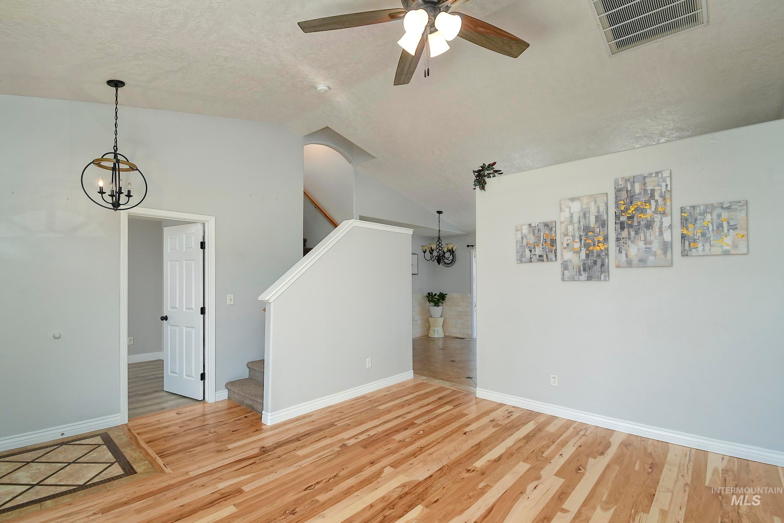 972 W Broadway Ave
