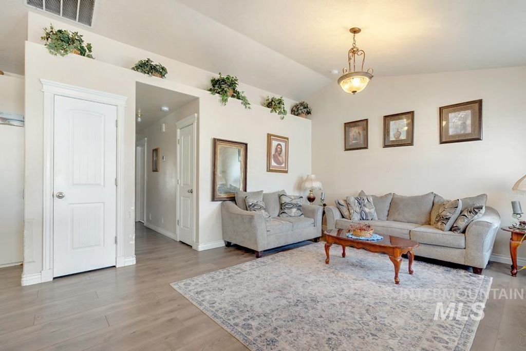 Photo of 1010 Jonathan St, Fruitland, ID 83619 (MLS # 98935816)