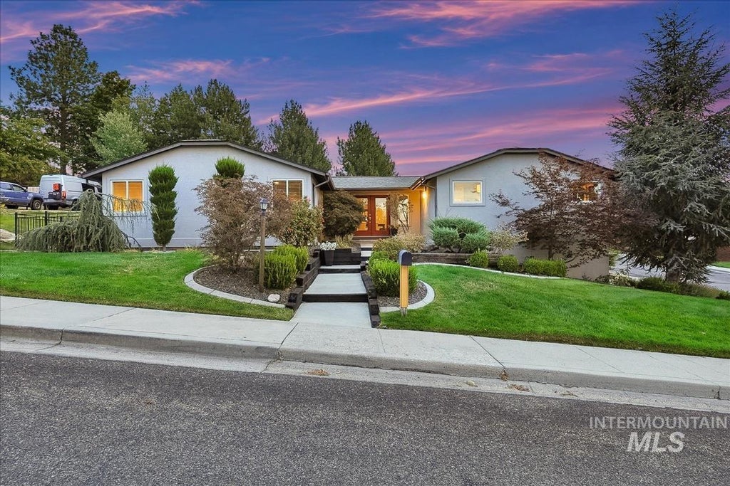 Photo of 709 E Braemere Rd, Boise, ID 83702 (MLS # 99000927)