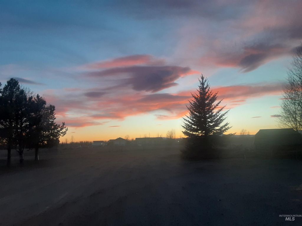 Photo of 102 Willow Creek Rd, Fairfield, ID 83327 (MLS # 98979192)