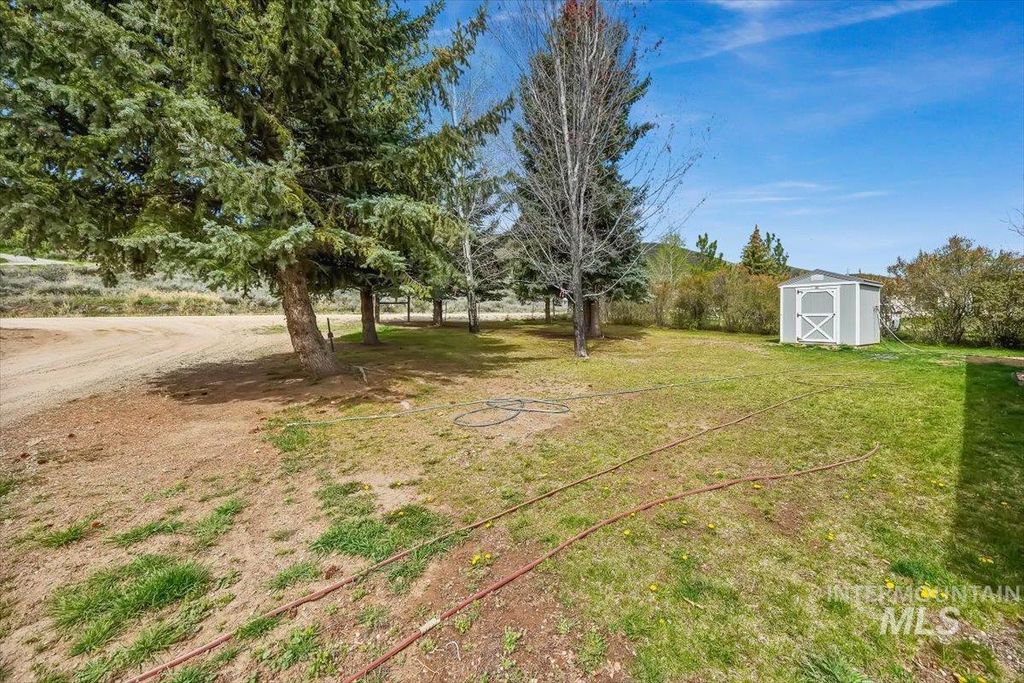 Photo of 102 Willow Creek Rd, Fairfield, ID 83327 (MLS # 98979192)