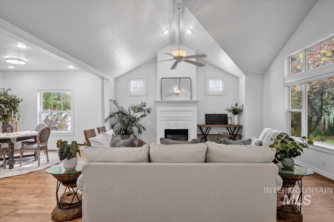 66 W Colchester Drive