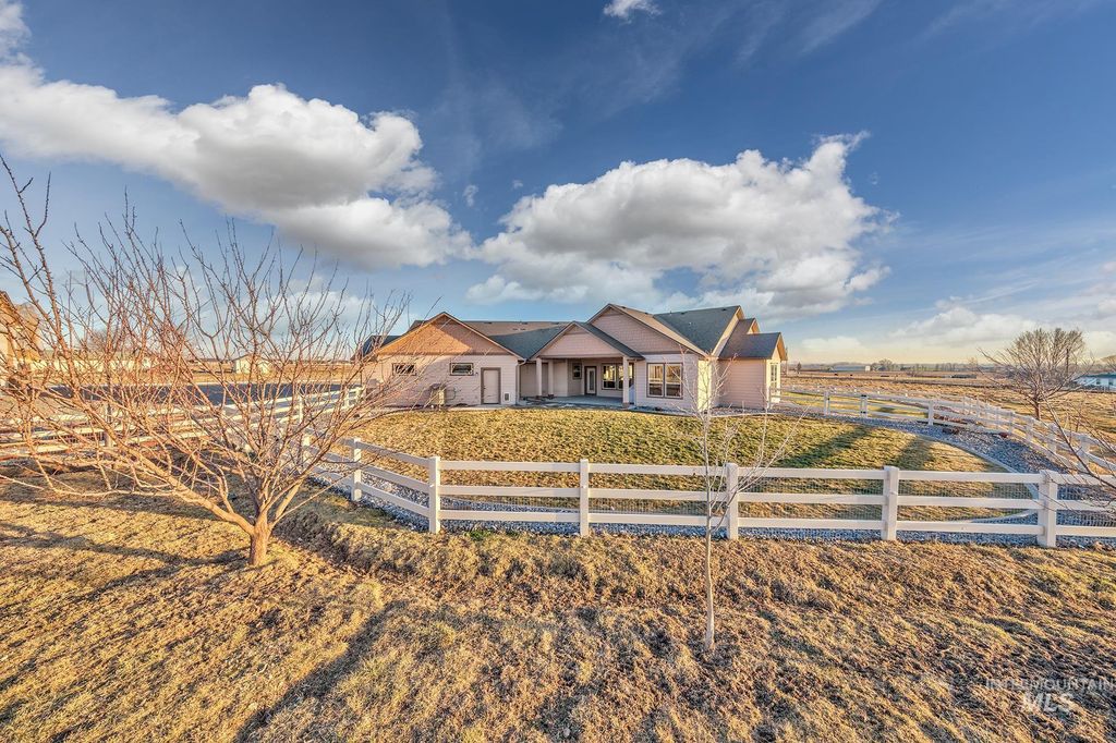 Photo of 6916 E Brindle Point Dr, Nampa, ID 83687 (MLS # 98973273)