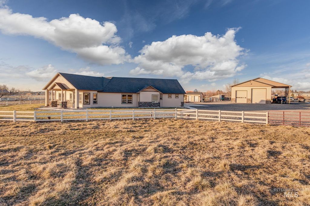 Photo of 6916 E Brindle Point Dr, Nampa, ID 83687 (MLS # 98973273)