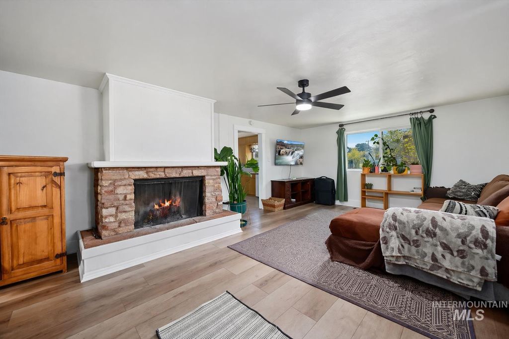 Photo of 931 Robertson St, Buhl, ID 83316 (MLS # 98983035)