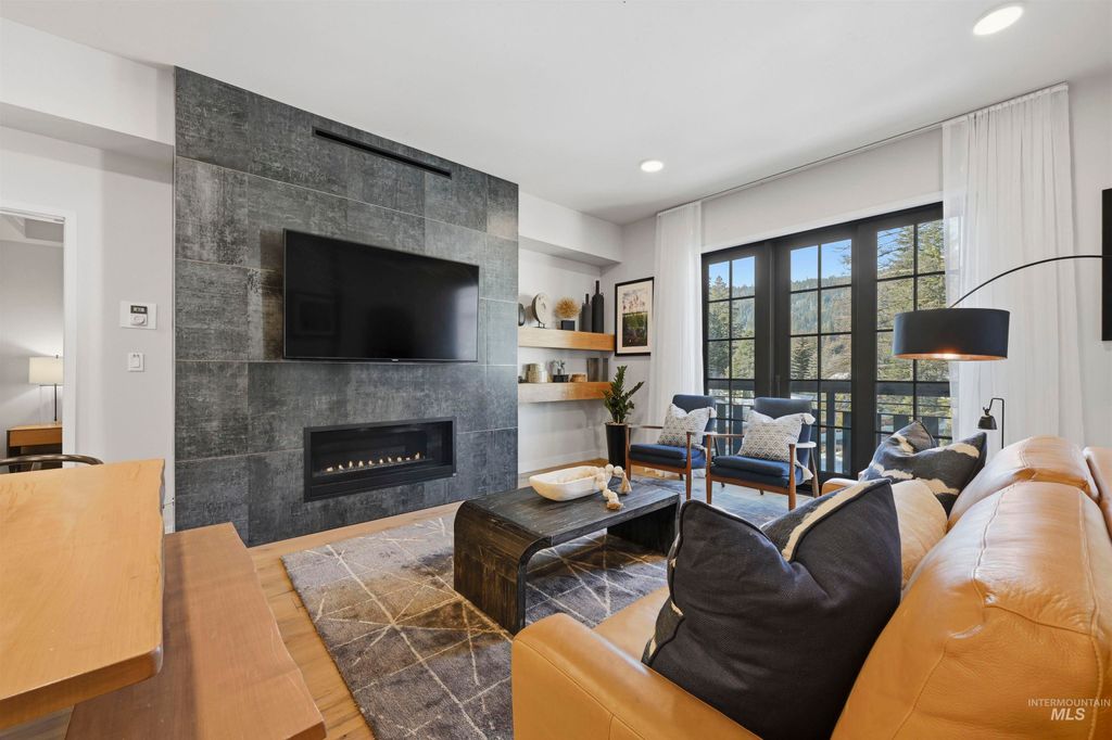 Photo of 780 Village Dr #305, Donnelly, ID 83615 (MLS # 98974974)