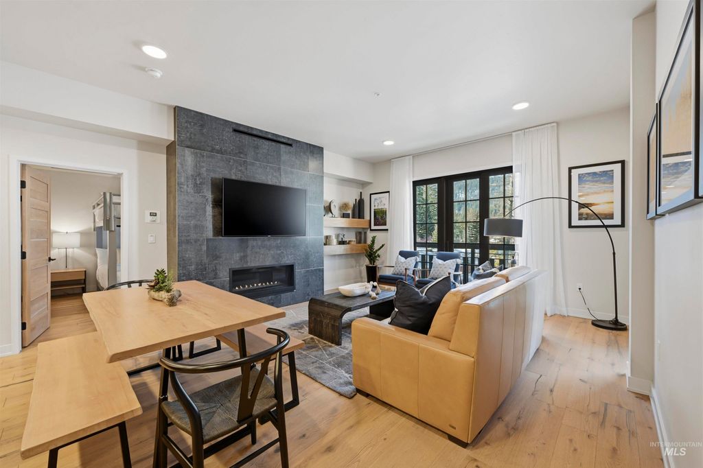 Photo of 780 Village Dr #305, Donnelly, ID 83615 (MLS # 98974974)