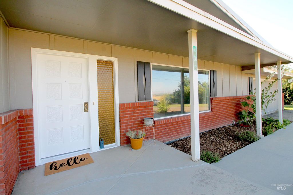 Photo of 16067 S 10th Ave, Caldwell, ID 83607 (MLS # 98990510)
