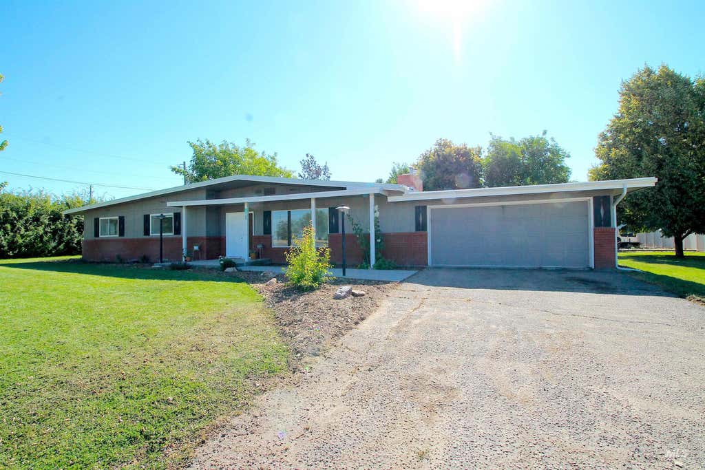 Photo of 16067 S 10th Ave, Caldwell, ID 83607 (MLS # 98990510)