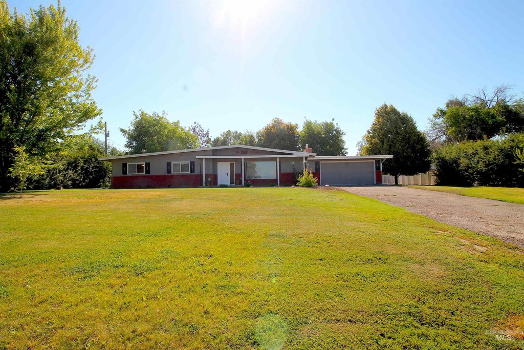 Photo of 16067 S 10th Ave, Caldwell, ID 83607 (MLS # 98990510)