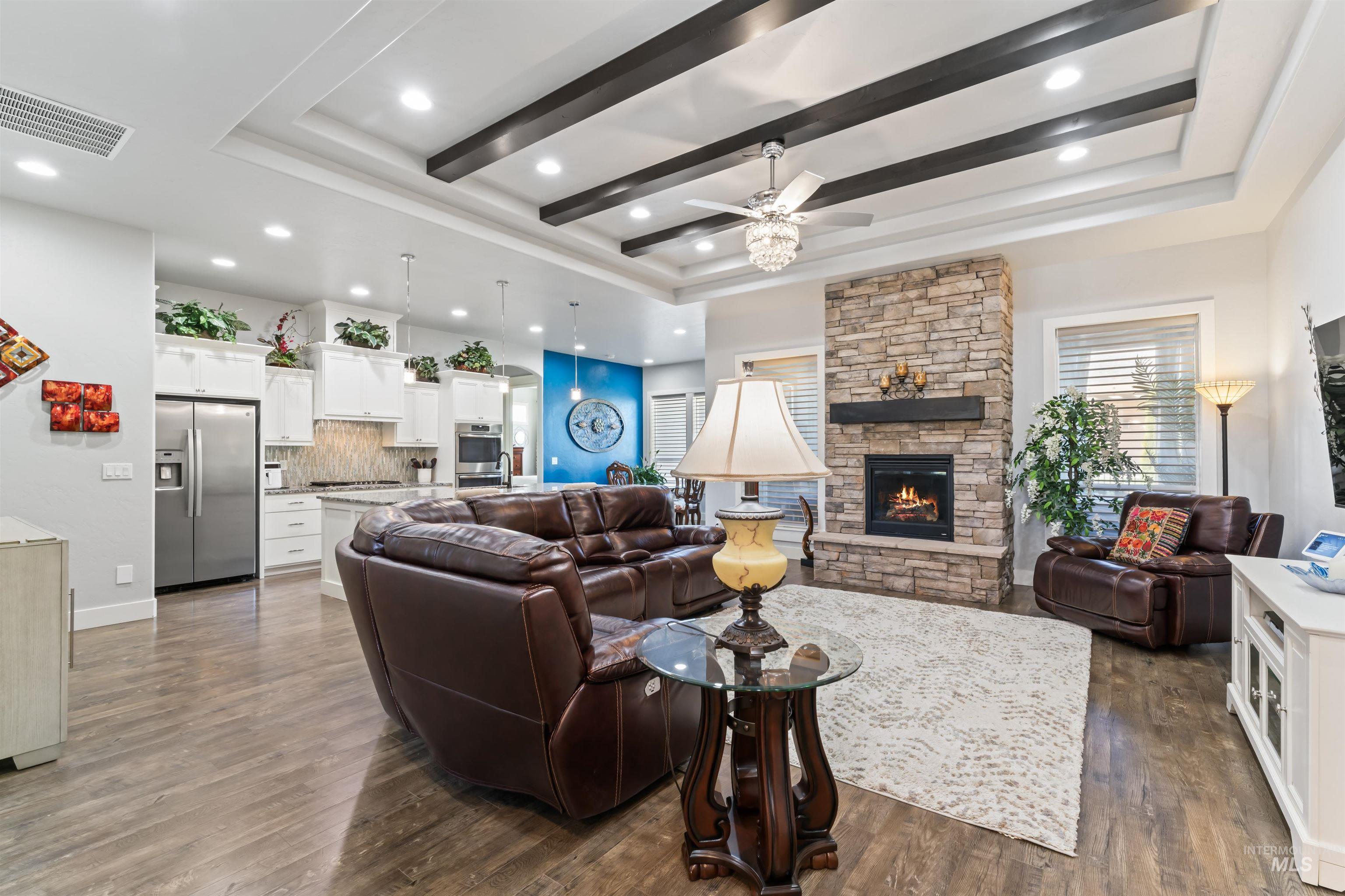 2133 N Star Garnet Ave.