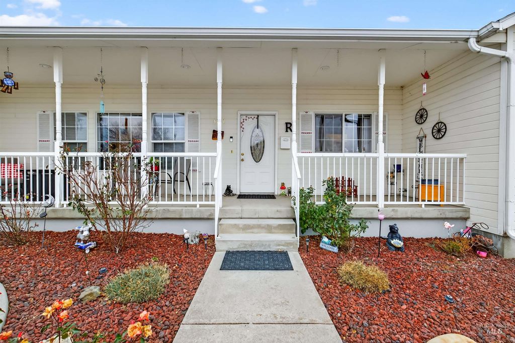 Photo of 3737 19th St, Lewiston, ID 83501 (MLS # 98974199)