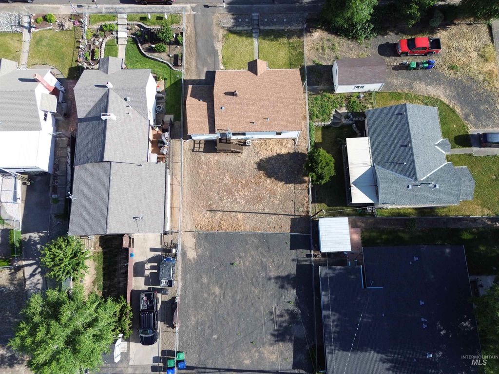 Photo of 1811 17th Avenue, Lewiston, ID 83501 (MLS # 98950472)