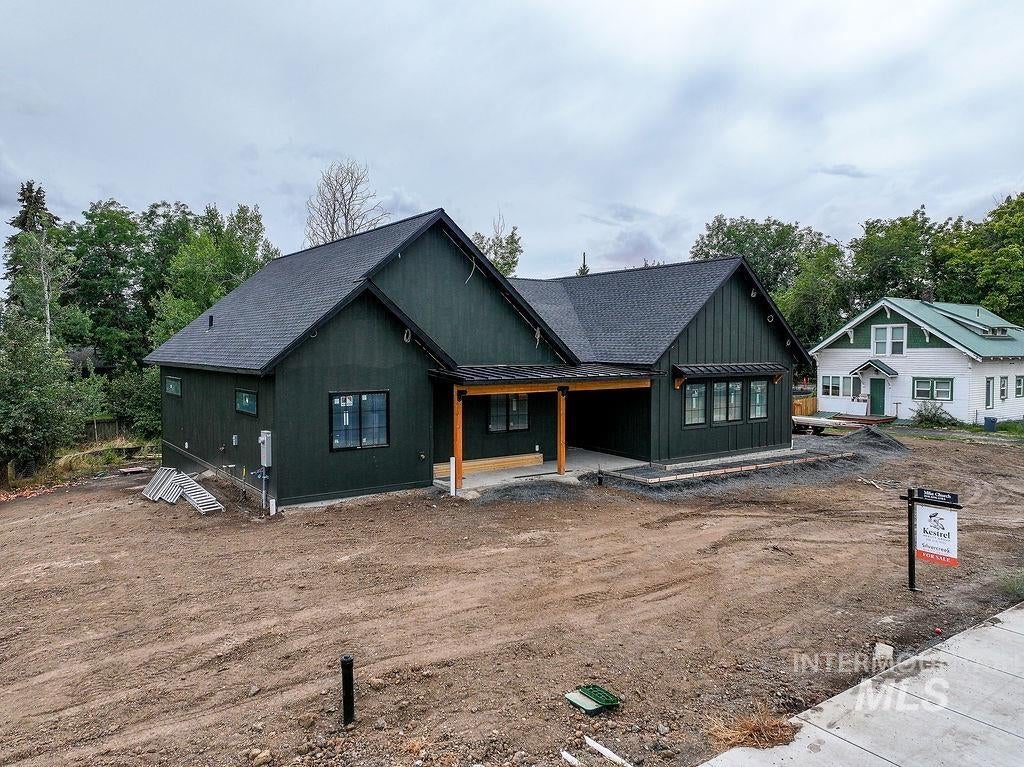 Photo of 1062 N Mountain View, Moscow, ID 83843 (MLS # 98996771)