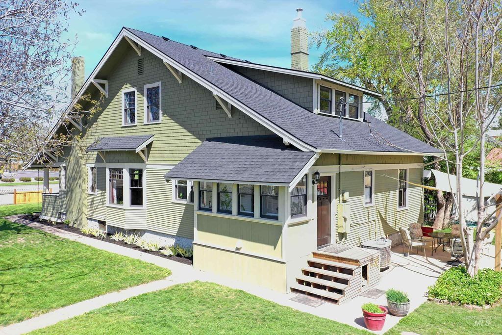 Photo of 407 E Main Street, Weiser, ID 83672 (MLS # 98984168)