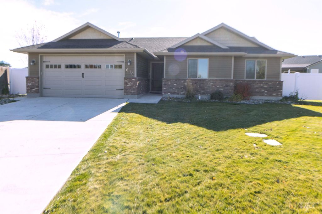 Photo of 610 Ethan Ct, Jerome, ID 83338 (MLS # 98982802)