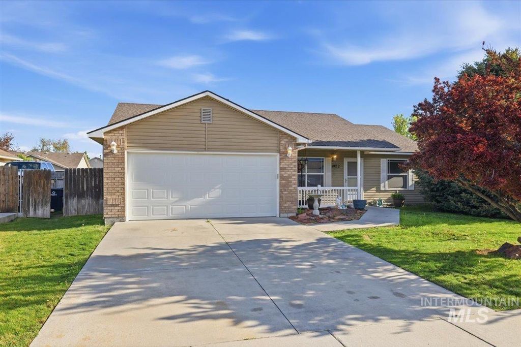 Photo of 1022 W Aberdeen Ave, Nampa, ID 83686 (MLS # 98984220)