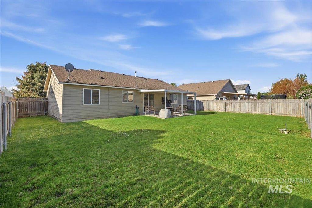 Photo of 1022 W Aberdeen Ave, Nampa, ID 83686 (MLS # 98984220)