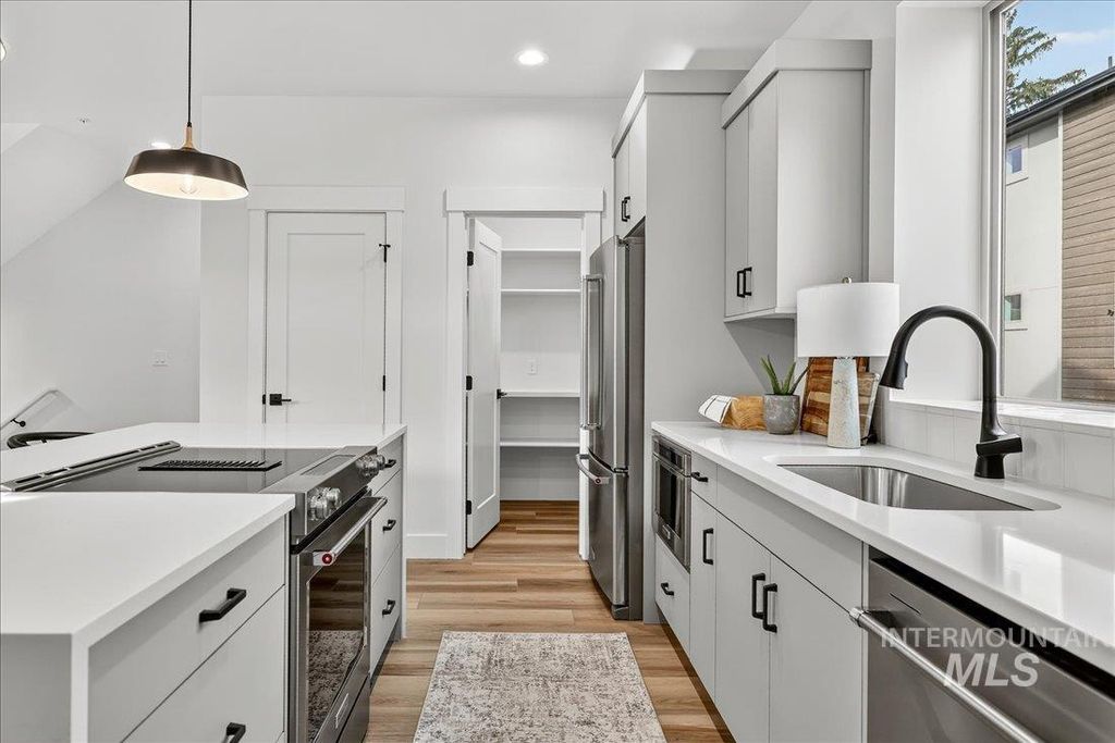 Photo of 1715 S Rock View Ln, Boise, ID 83705 (MLS # 98964475)