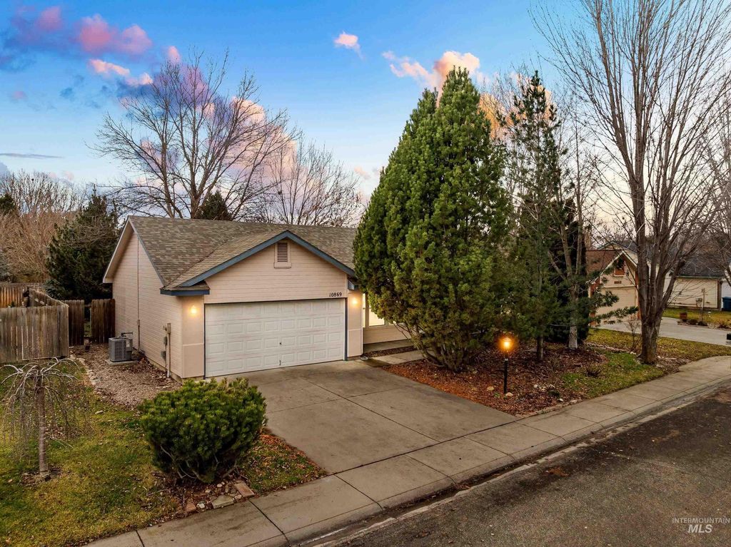 Photo of 10869 W Altair St, Star, ID 83669 (MLS # 98971230)