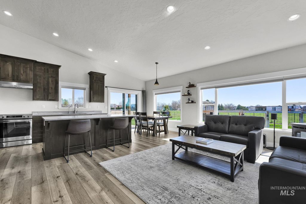 Photo of 1619 Primrose Dr, Nampa, ID 83686 (MLS # 98979951)