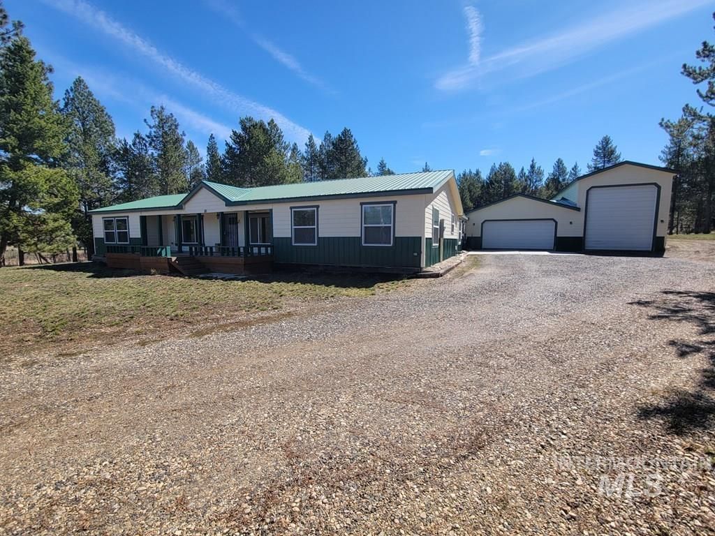 Photo of 85 W Prospectors Drive, Cascade, ID 83611 (MLS # 98983484)