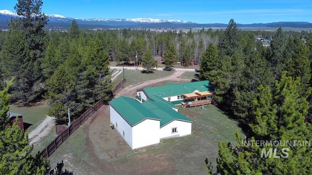 Photo of 85 W Prospectors Drive, Cascade, ID 83611 (MLS # 98983484)