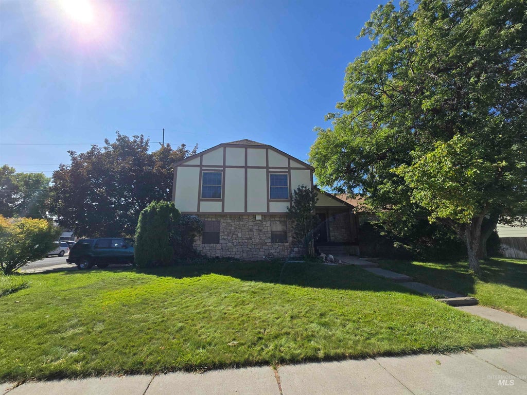 Photo of 280 Meadows Lane, Twin Falls, ID 83301 (MLS # 99000890)