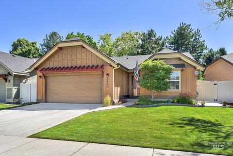 Photo of 5620 N Armstrong Ave, Boise, ID 83704 (MLS # 98950649)