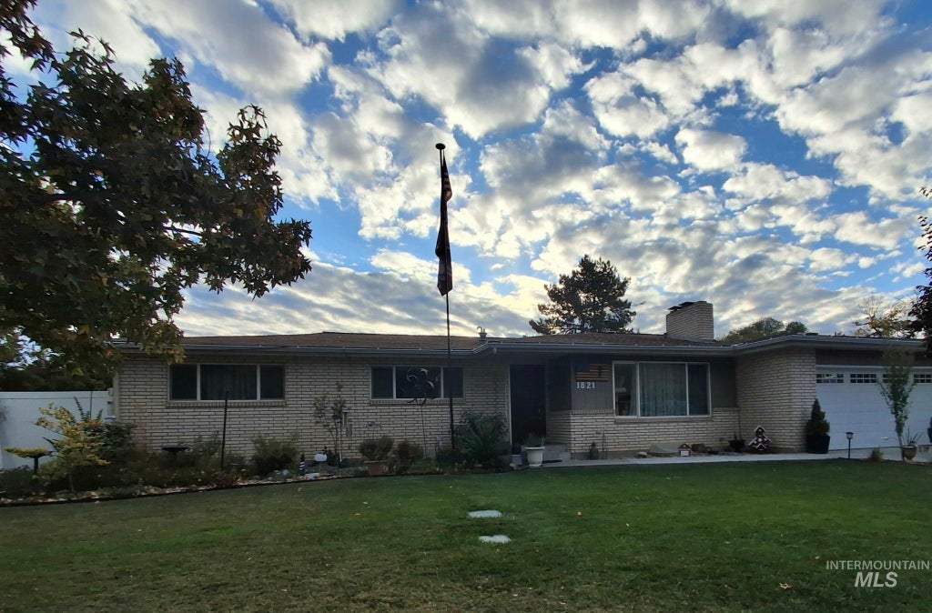 Photo of 1821 Howard Ave, Caldwell, ID 83605 (MLS # 99003465)