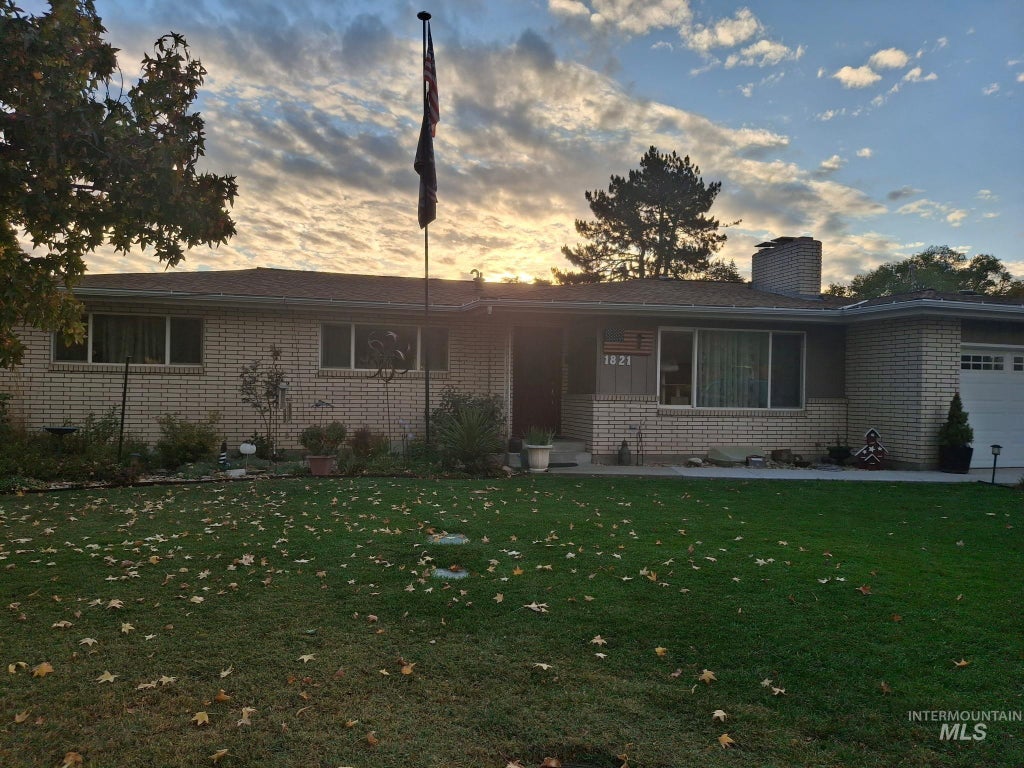 Photo of 1821 Howard Ave, Caldwell, ID 83605 (MLS # 99003465)