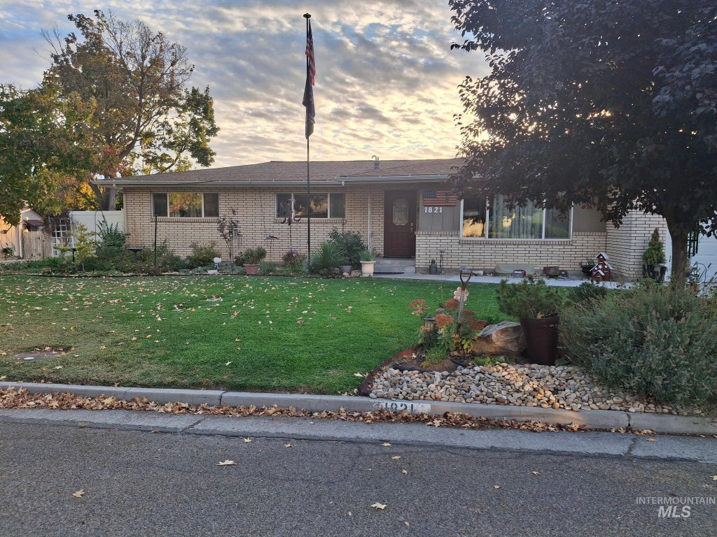 Photo of 1821 Howard Ave, Caldwell, ID 83605 (MLS # 99003465)