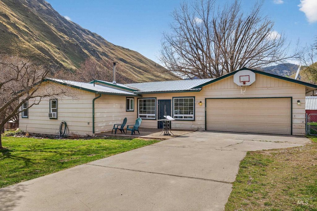 Photo of 100 Park St, Riggins, ID 83549 (MLS # 98979065)