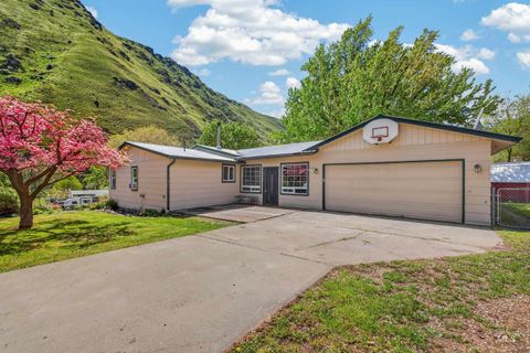 Photo of 100 Park St, Riggins, ID 83549 (MLS # 98979065)